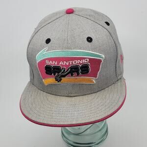 New Era Gray San Antonio Spurs  9FIFTY Snapback New no tags.